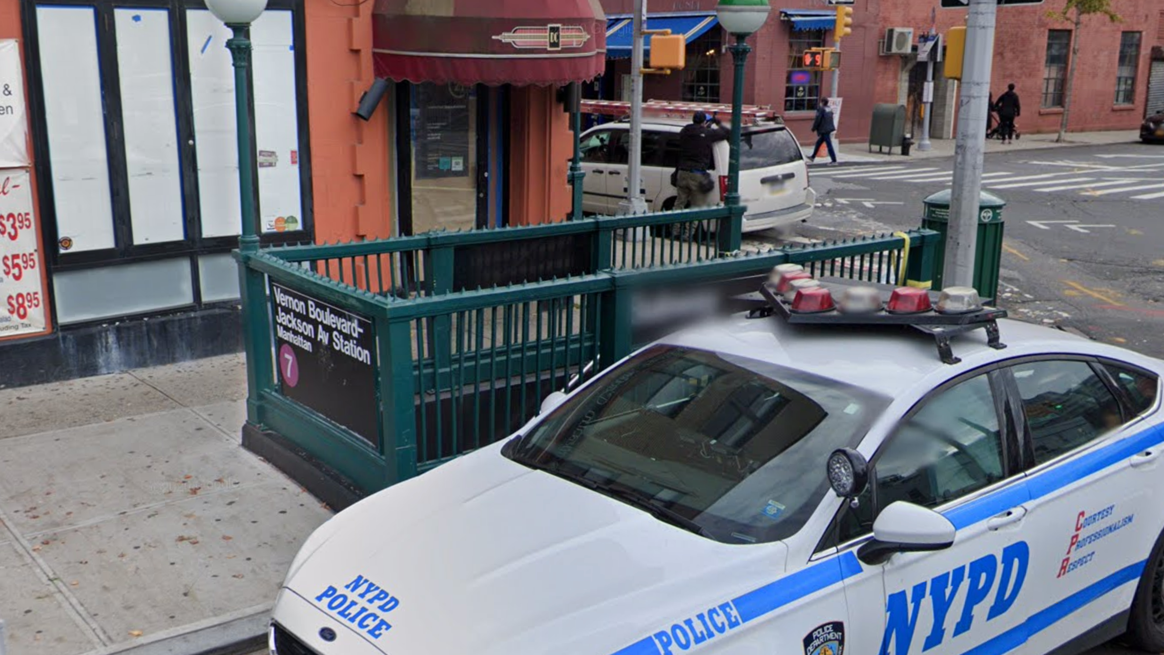 MTA worker assaulted at LIC subway station: officials