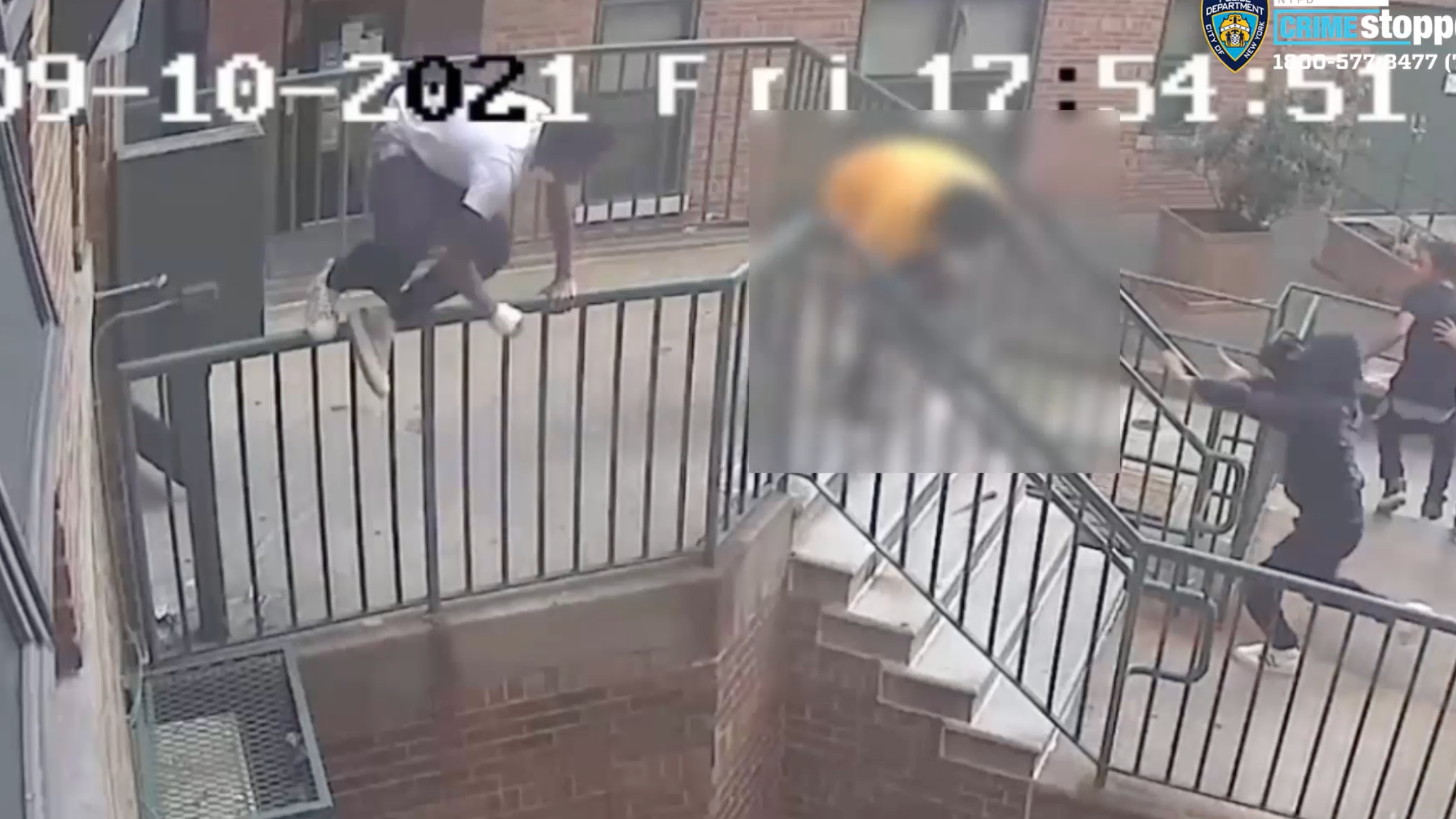 VIDEO: Man fights back after being stabbed, attacked outside Bronx building: police