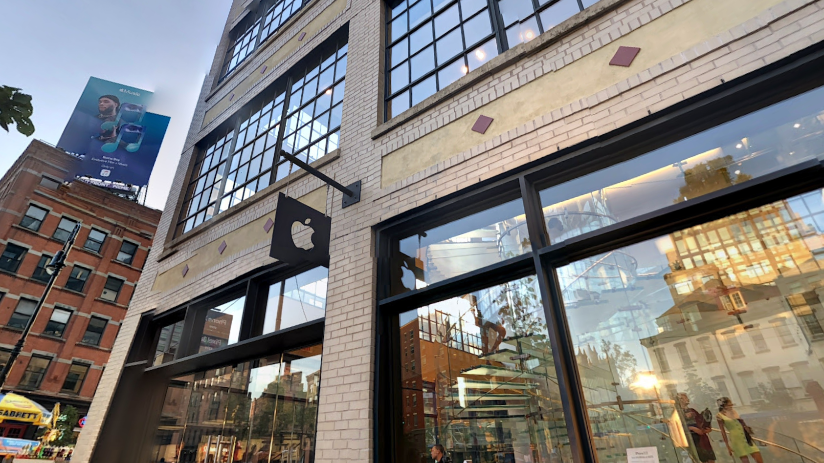 Apple store security guard stabbed at Meatpacking District location over mask rule