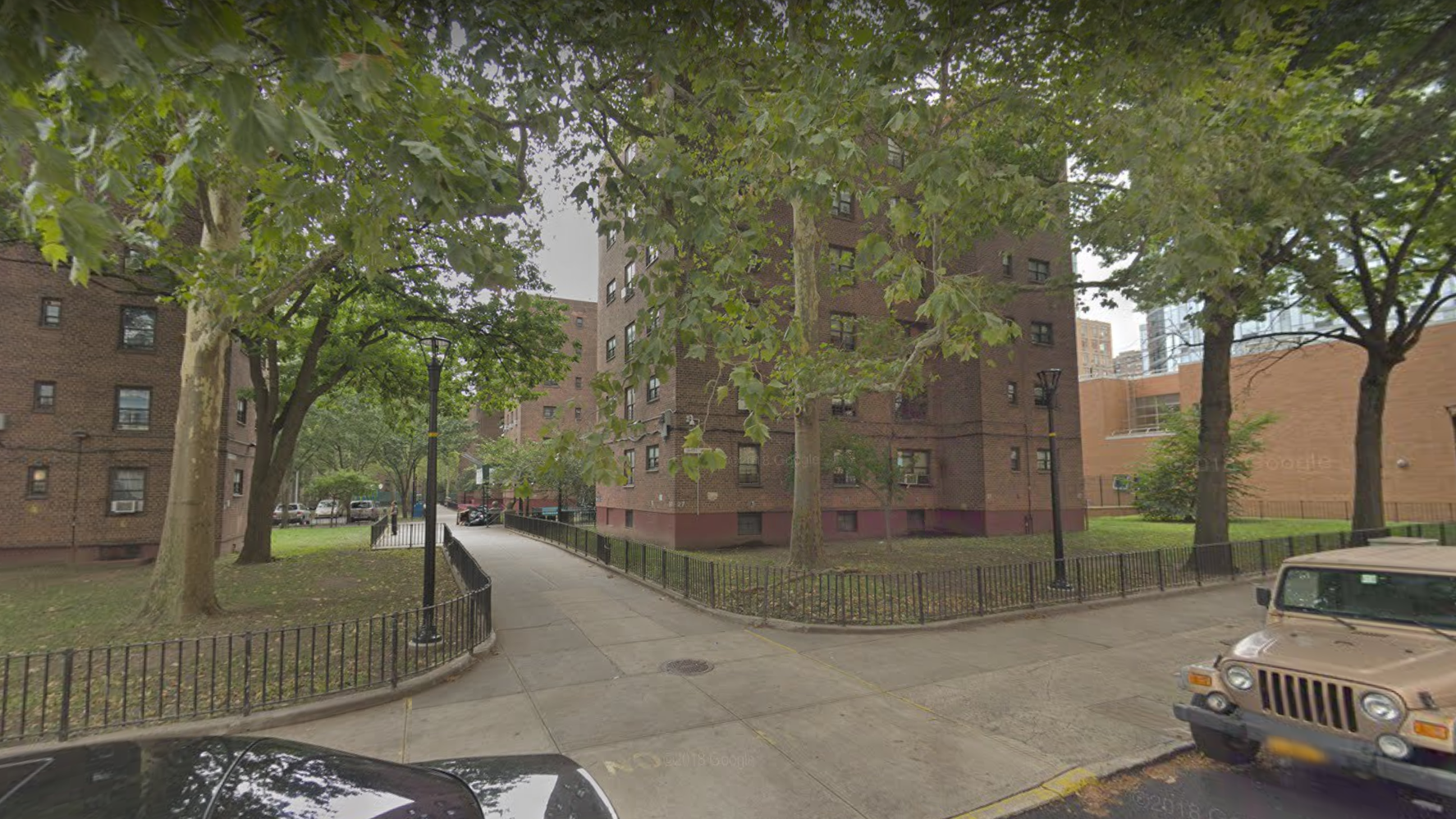 Gunman exchanges fire with cops in Brooklyn: sources