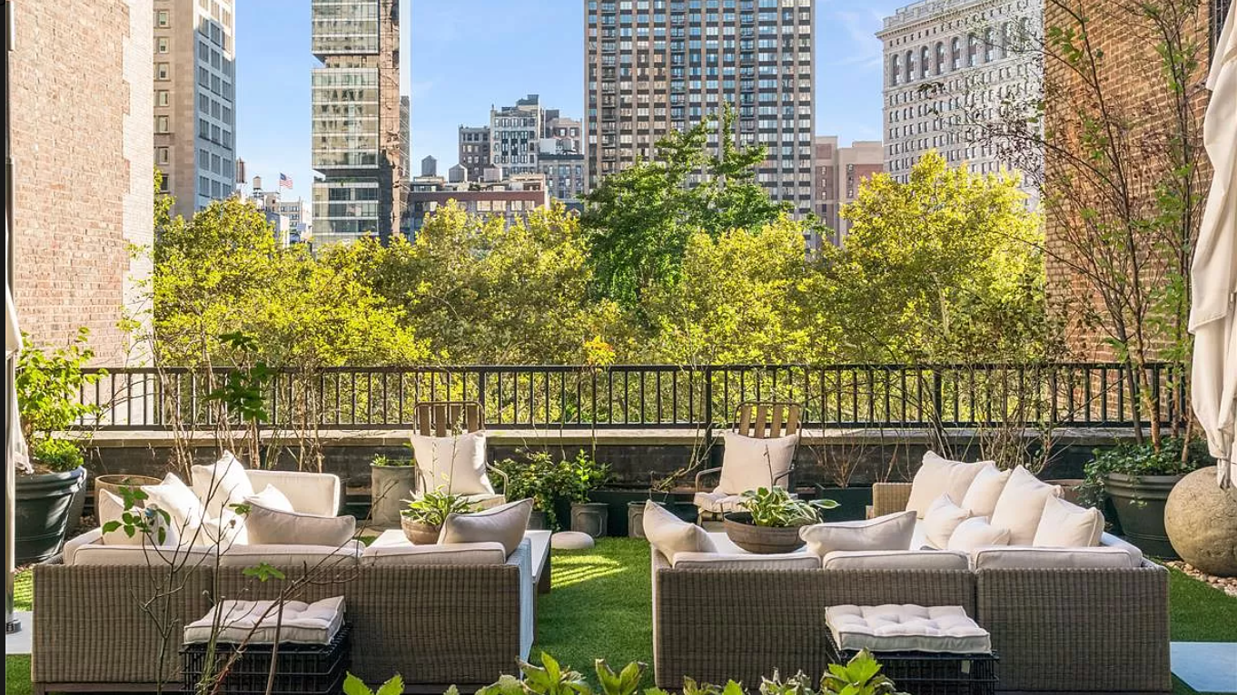 PICS: Jennifer Lopez struggles to find buyer for $25M NYC penthouse, takes it off market