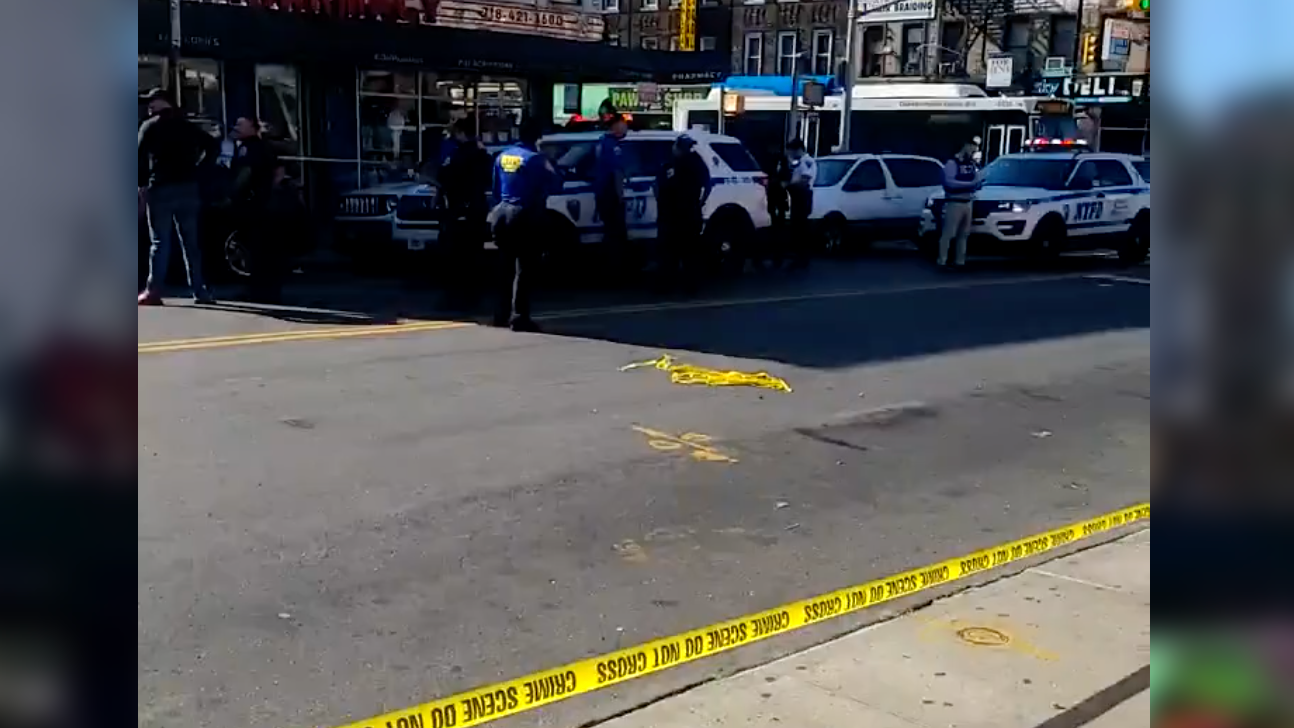 NYPD hunting for suspect after 4 shot in Brooklyn store