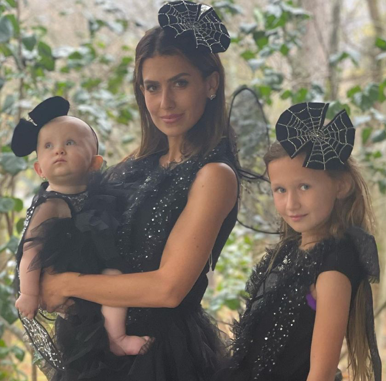 @hilariabaldwin/Instagram