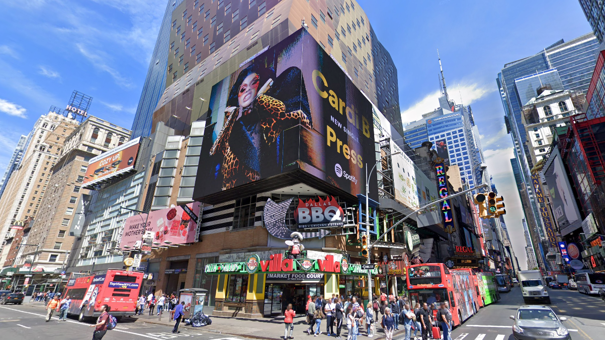 Group slashes, stabs man on street near Times Square