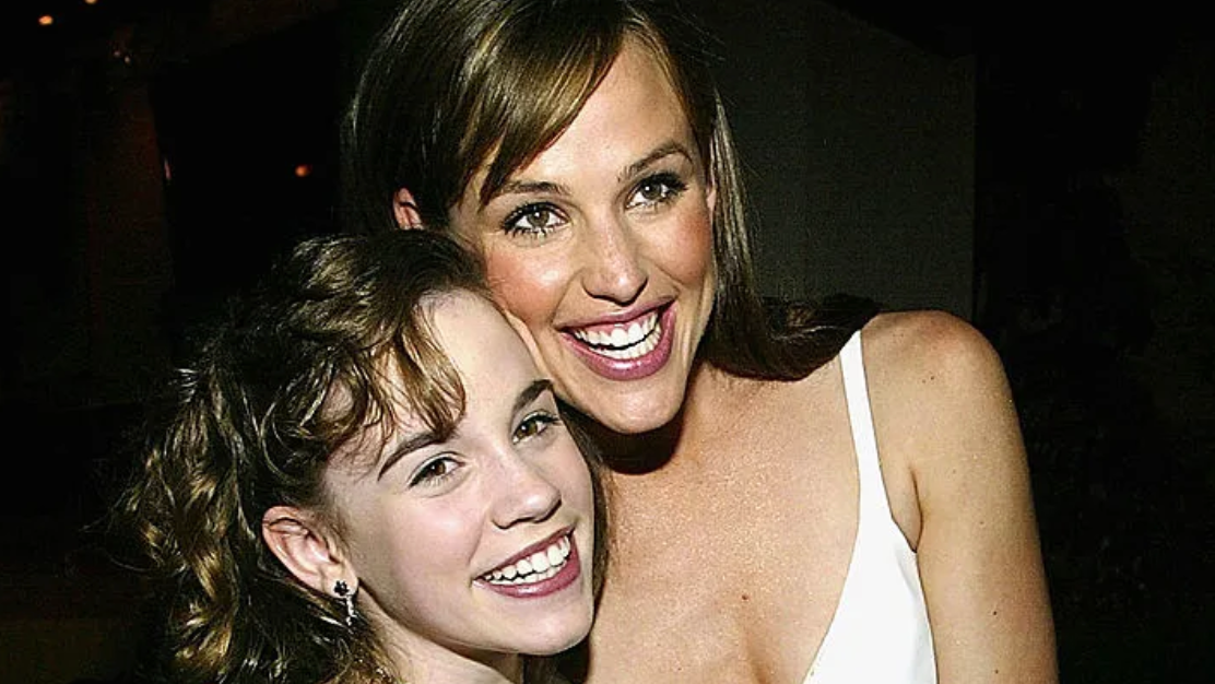 Jennifer Garner wishes her younger '13 Going on 30' self a happy 30th