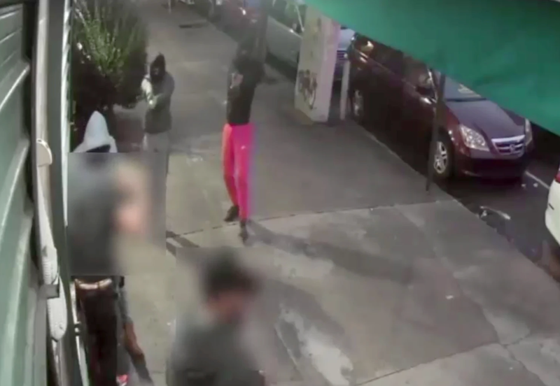 Trio of armed robbers fatally shoot man, 32, injure another, 46, on Bronx street