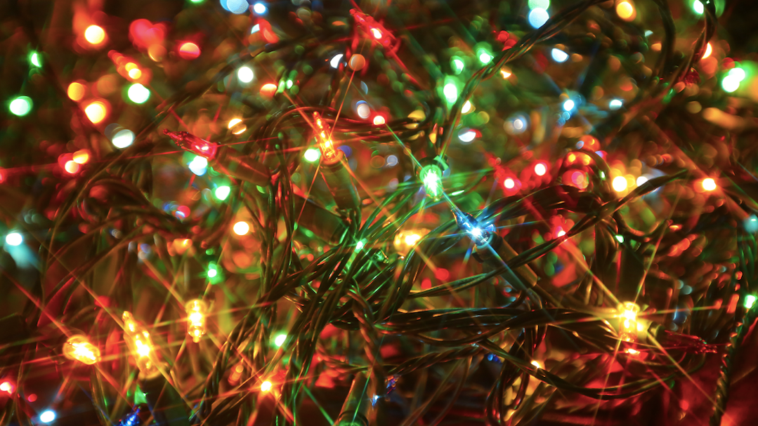 Christmas tree lights out? Glenview company can save your strand