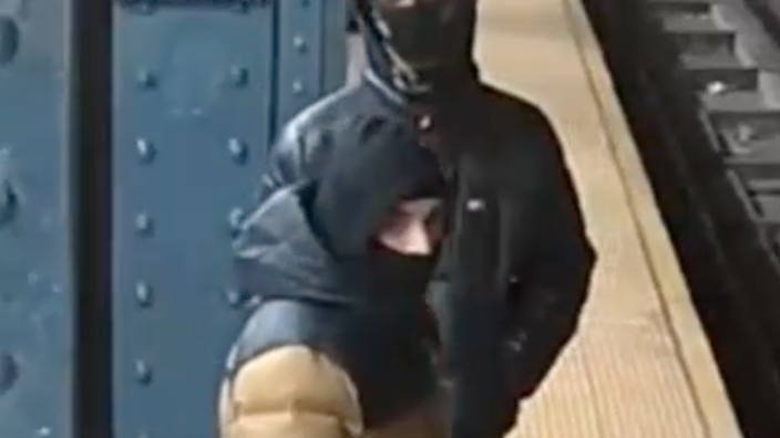 NEW VIDEO: 2 suspects sought after 2 shot onboard subway in Harlem