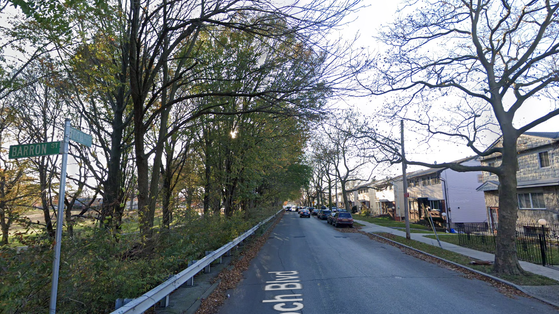 Woman, 39, fatally shot on Queens street