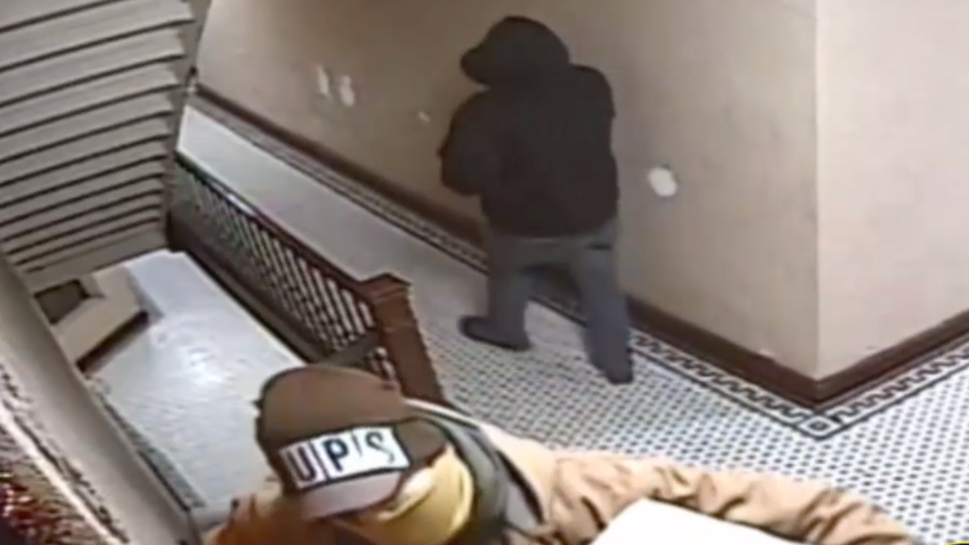 VIDEO: Family, including 2 children robbed at gunpoint by man posing as UPS worker