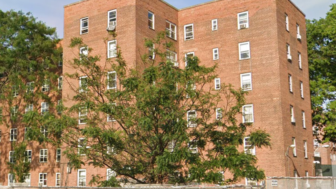 Man, 34, fatally stabbed in the neck outside Brooklyn NYCHA complex: police