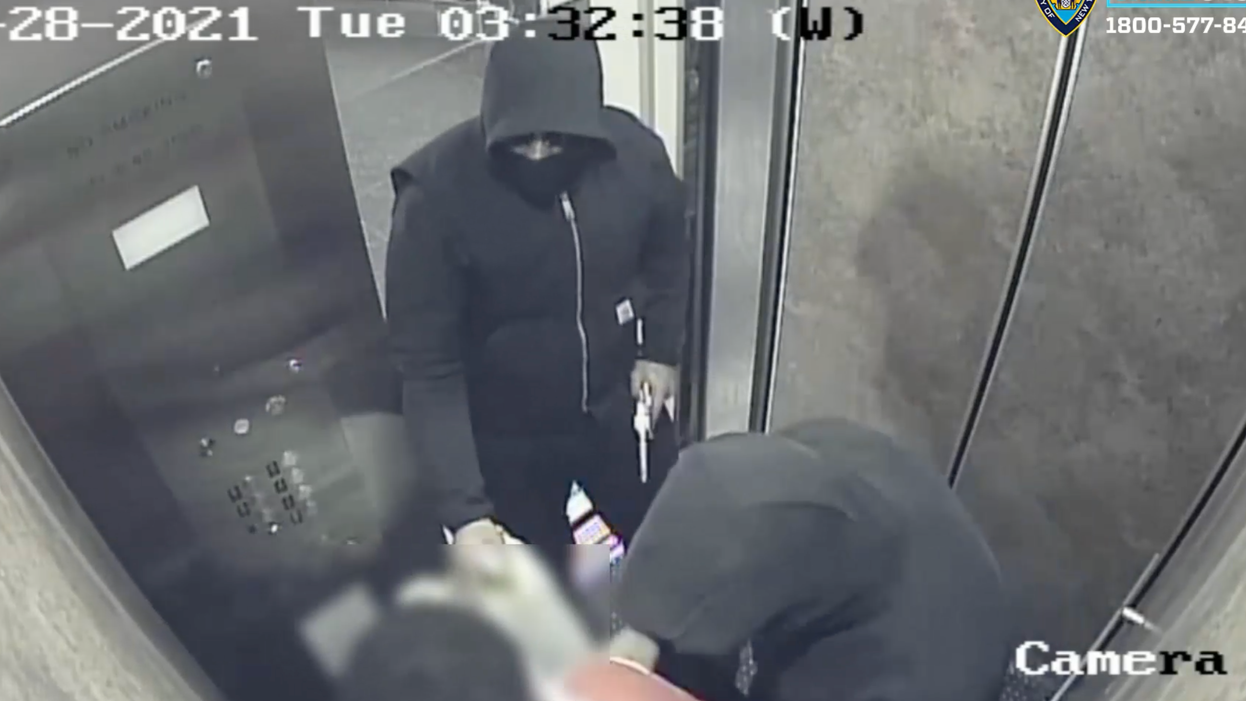 VIDEO: Duo who robbed teen at gunpoint in Bronx elevator sought by NYPD