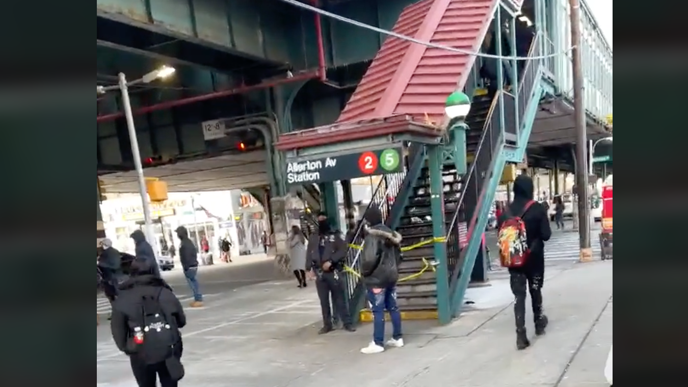2 suspects sought after teen shot aboard Bronx subway train: NYPD