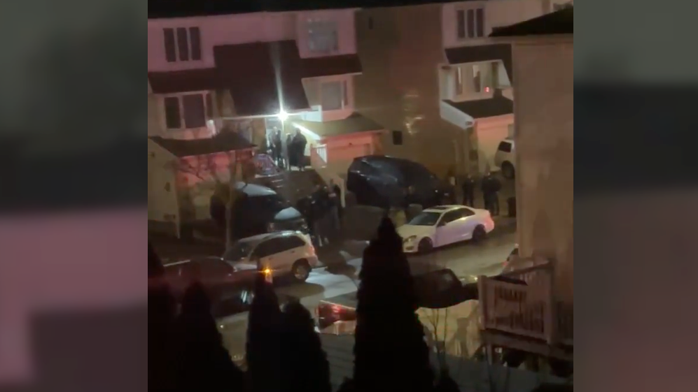 NYPD detective, suspect both shot as police serve warrant at Staten Island home