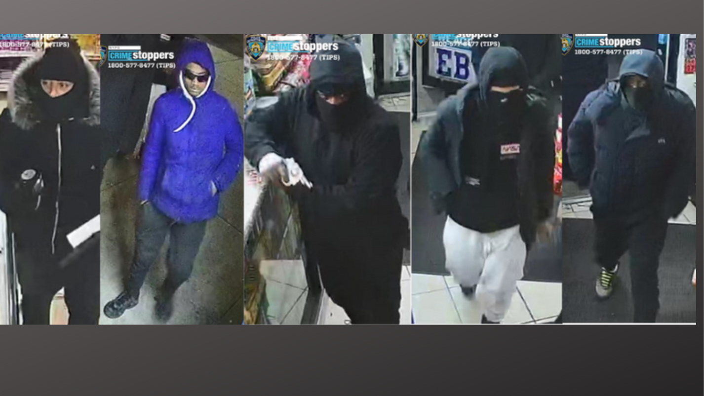 VIDEO: Armed group repeatedly stab Bronx store employee during robbery