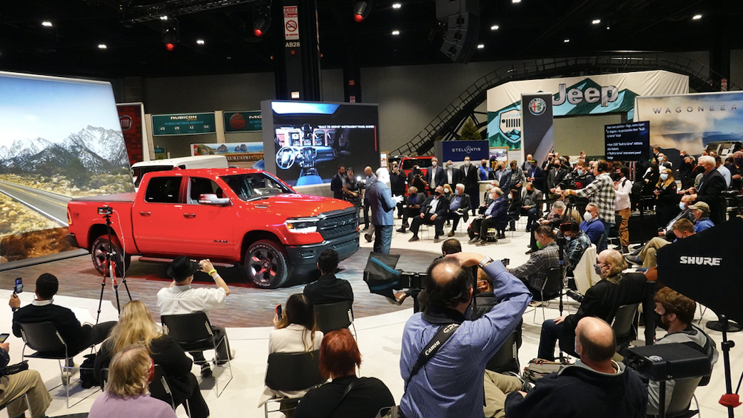Sign of times? Sheriff sets up carjacking booth at Chicago Auto Show to advise consumers