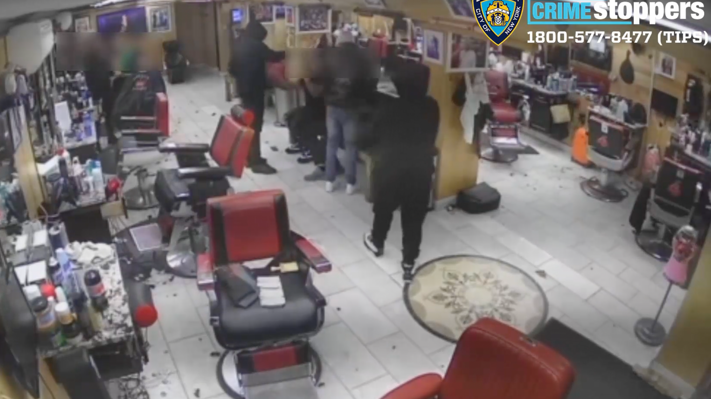 VIDEO: Victim robbed of $150K in jewelry at Manhattan barbershop, 3 suspects sought
