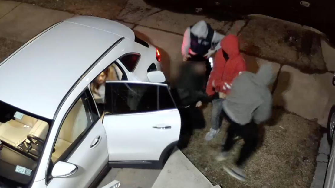 VIDEO: Group of robbers ambush husband, wife in their NYC driveway