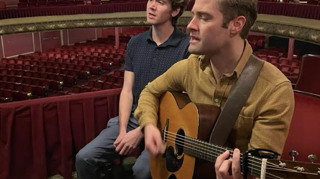 Evanston native co-stars in Simon & Garfunkel concert show