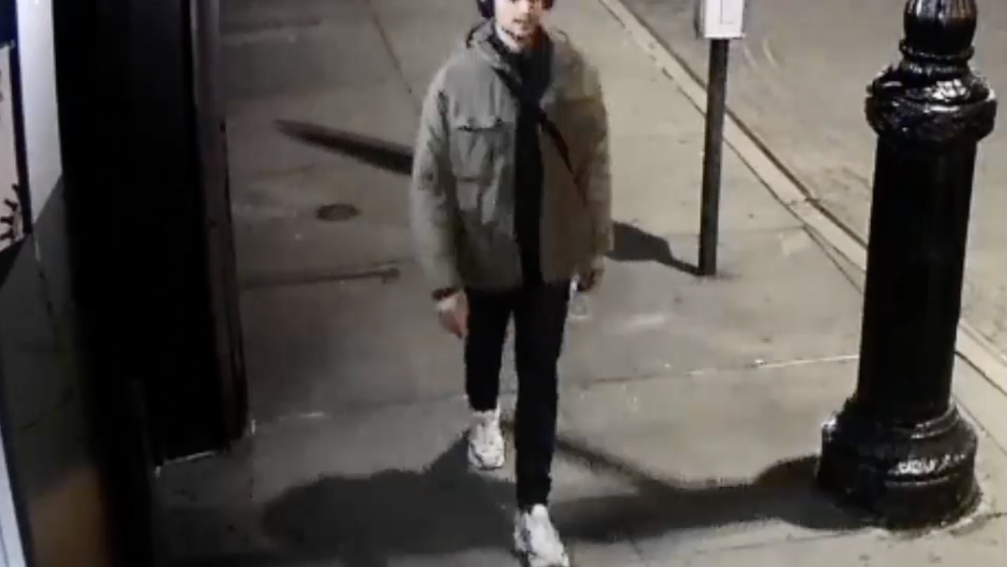 VIDEO: Woman, 65, breaks wrists after suspect pushes her to ground in Manhattan