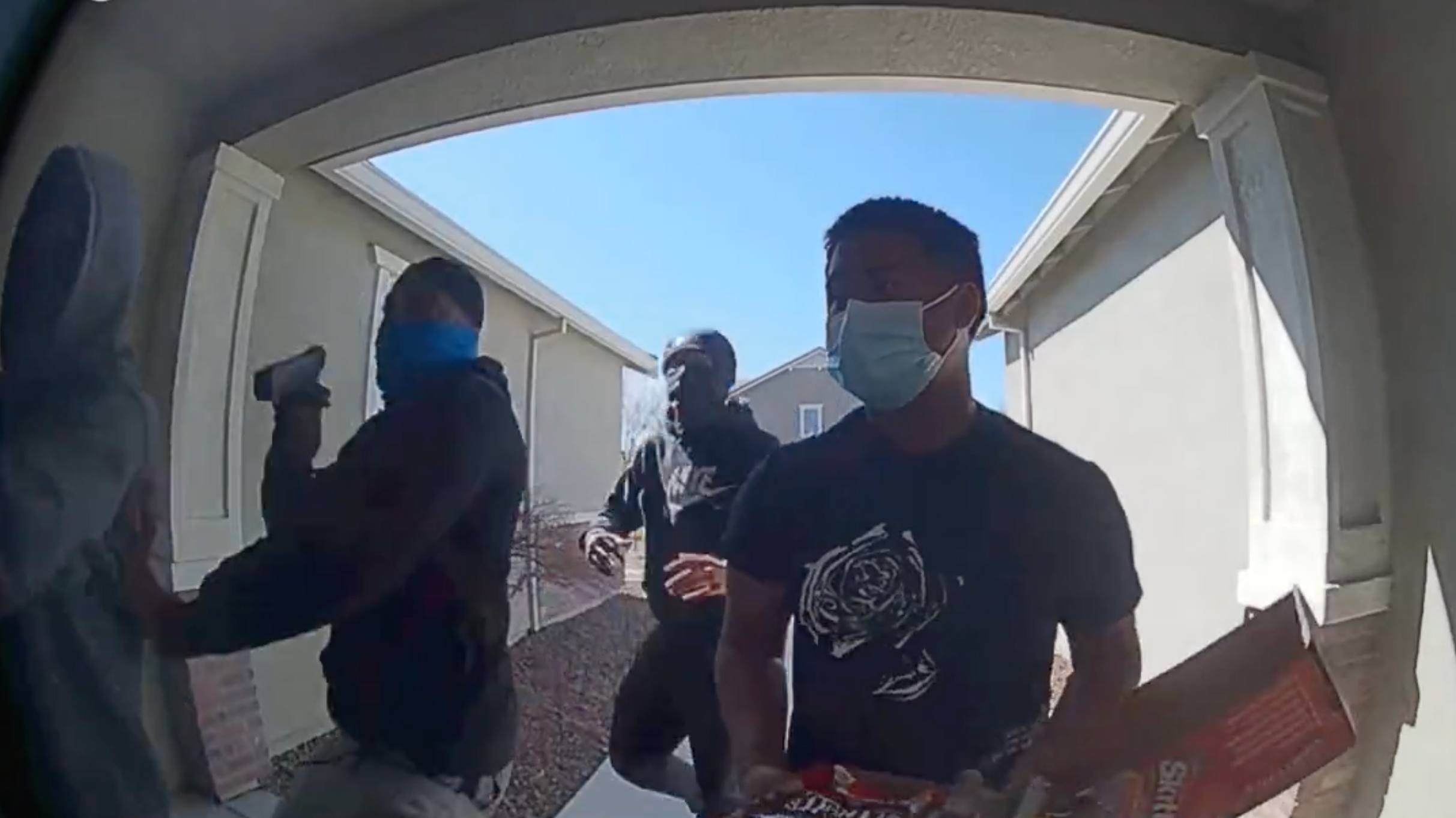 Armed robbers posing as candy vendors ambush homeowner in Stockton: police