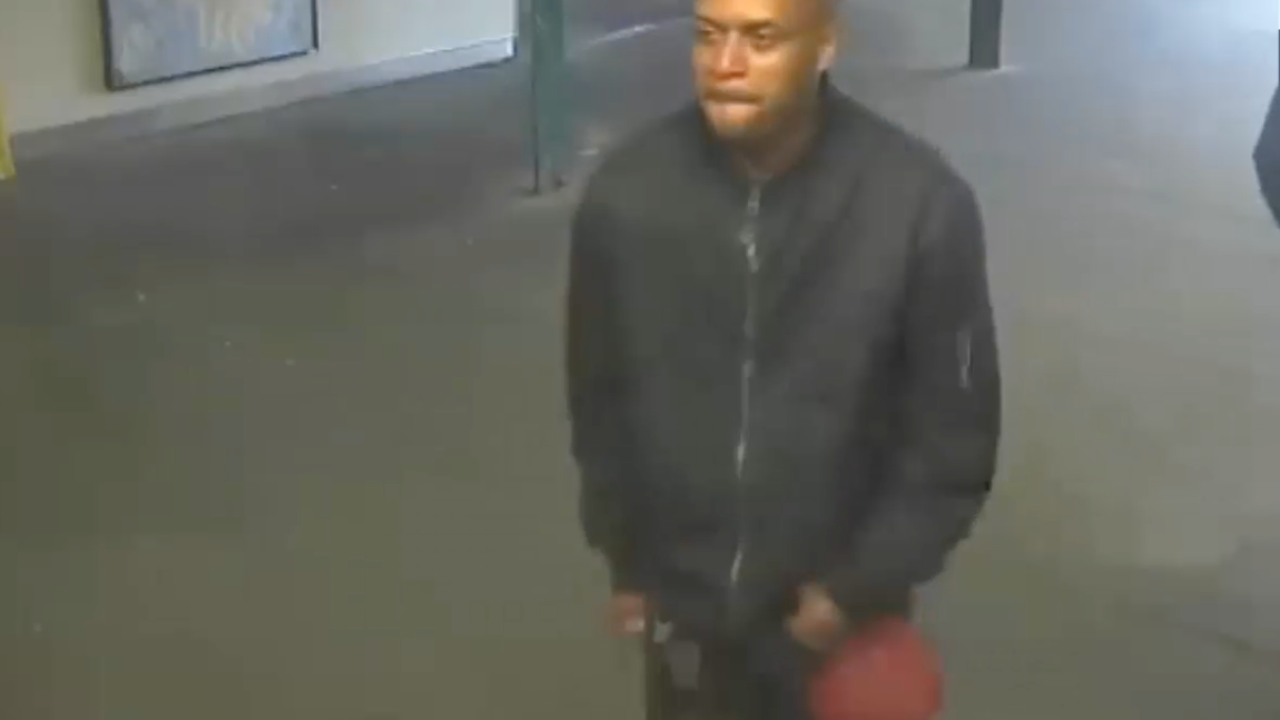 Man attacks subway riders with liquor bottle in Queens: police