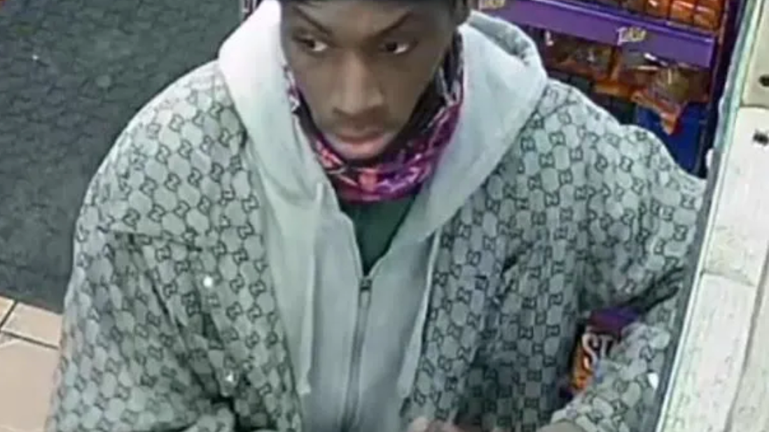 VIDEO: Suspect seen shooting at man during dispute on Bronx street sought