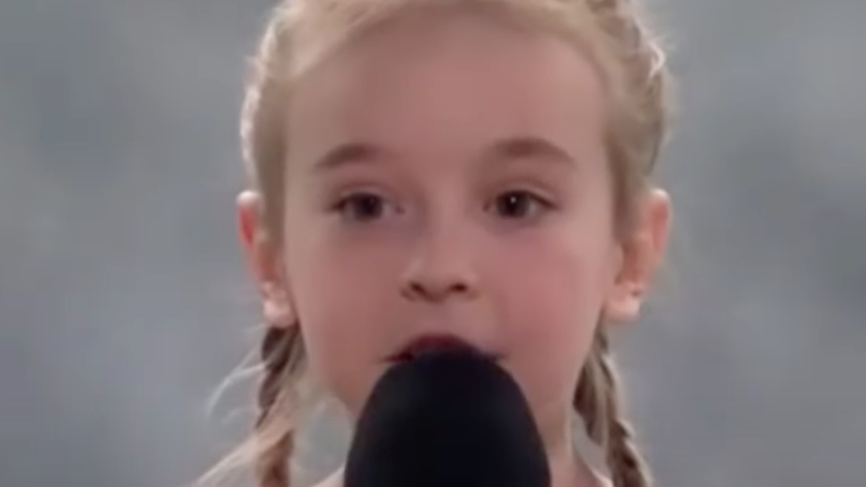 VIDEO: Viral 'Let it Go' girl sings Ukrainian national anthem at Polish charity concert