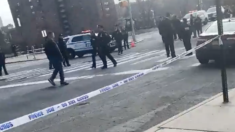 Shots fired at off-duty officer after minor car crash in Harlem: police