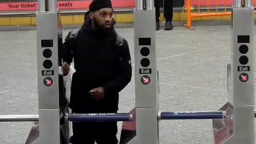 Man repeatedly slaps, robs woman in Lower Manhattan subway; suspect sought