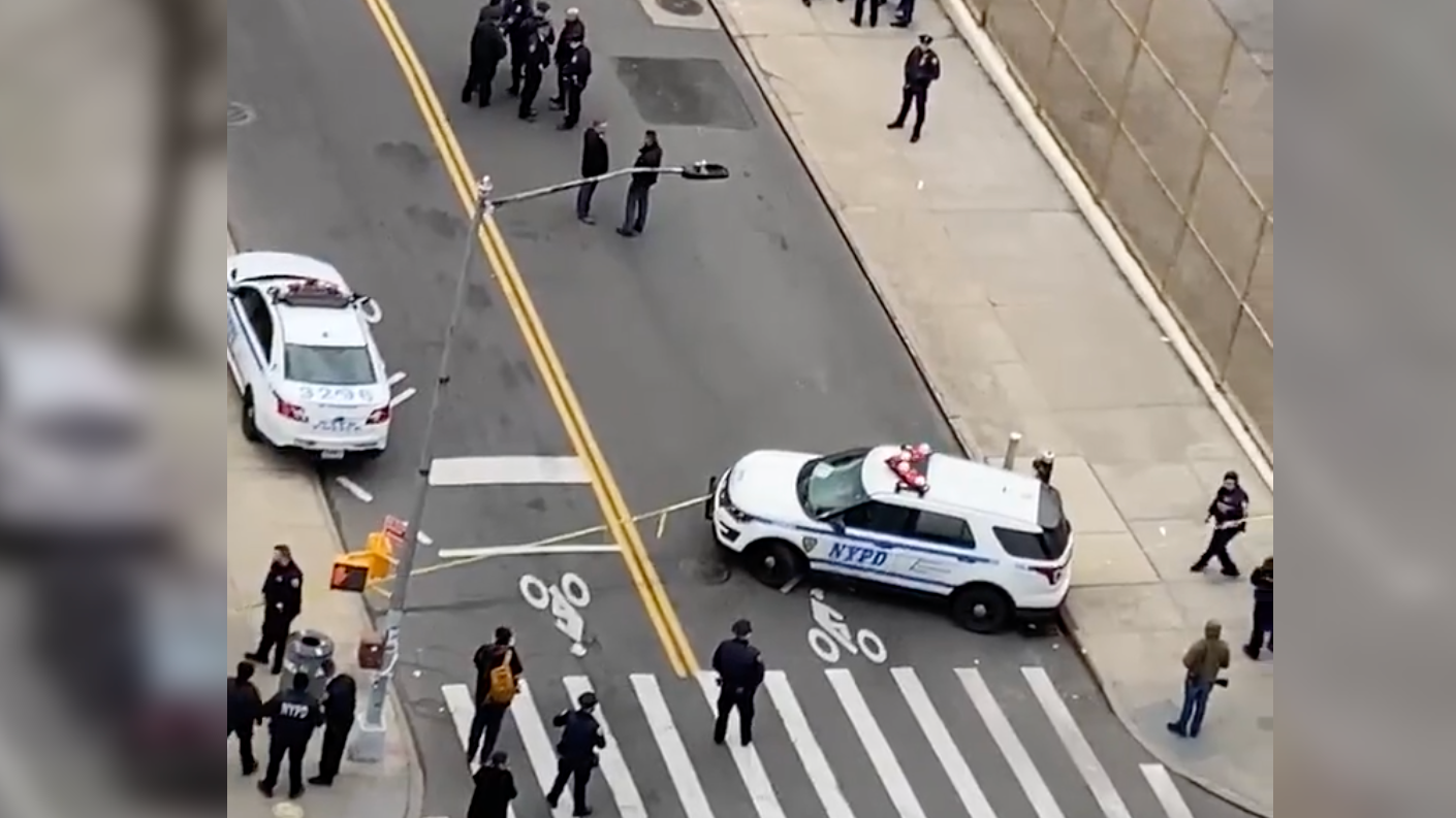 Man shot in chest during possible road rage incident on LES: NYPD