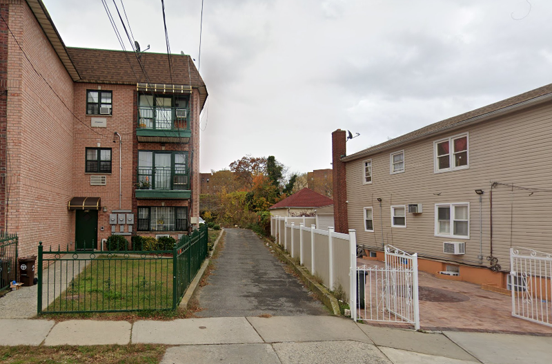 The alleyway where the victim was shot