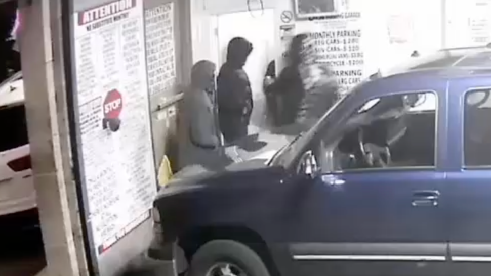 VIDEO: Armed suspects rob Bronx parking garage, flee in stolen car