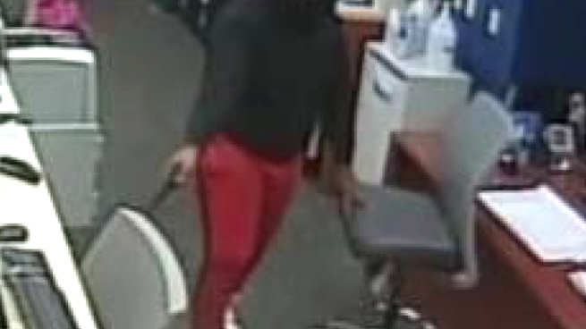 Bank robber pistol-whips, chokes persons during heist in Little Village: FBI