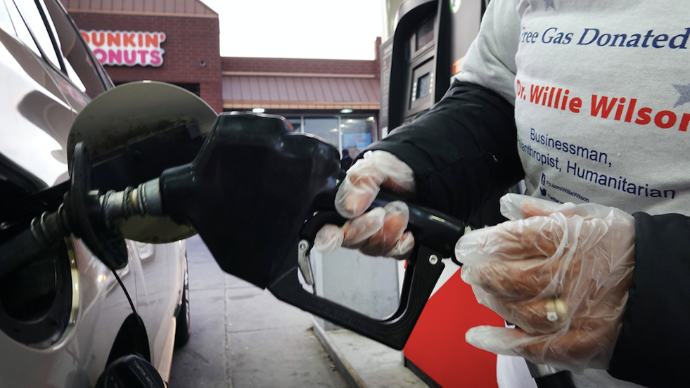 Willie Wilson shoots down rumors of a gas giveaway with 'golden tickets'