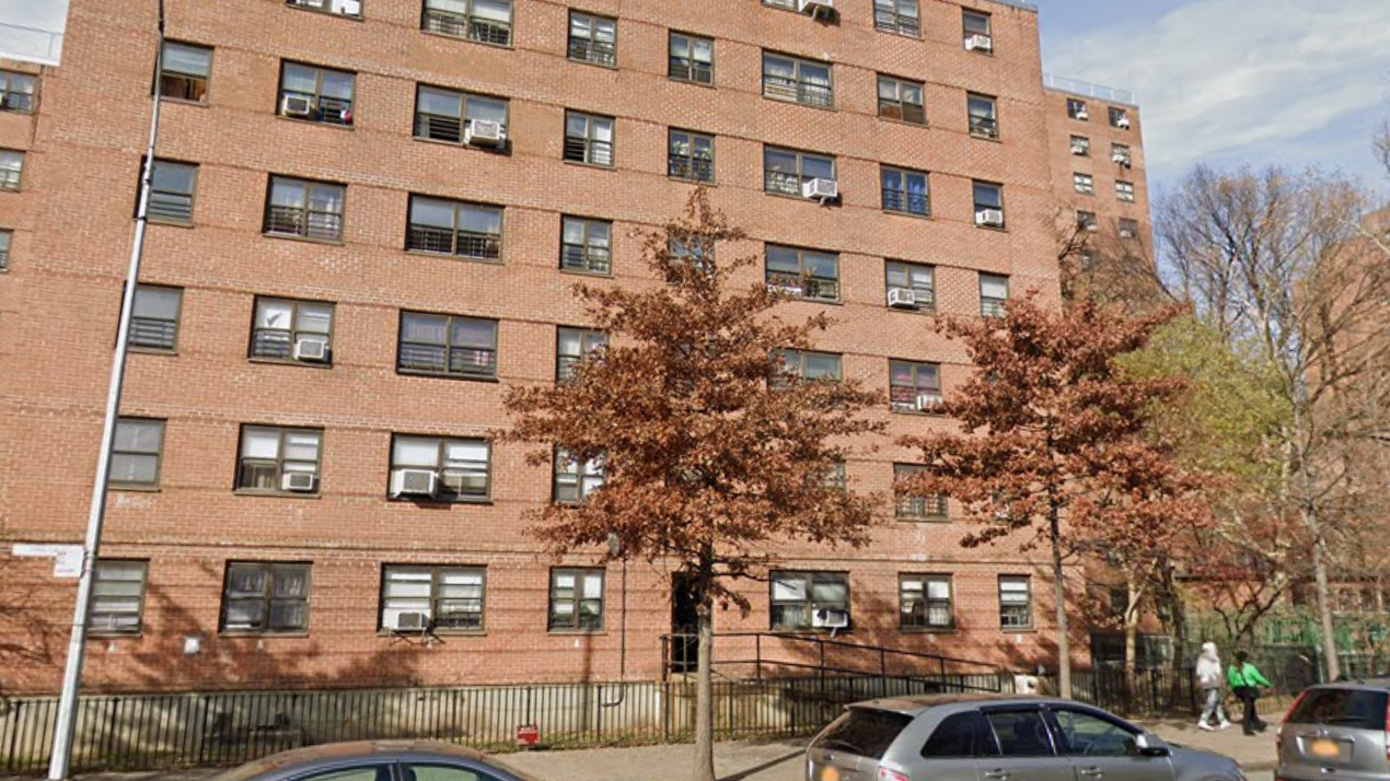 Delivery man stabbed, robbed inside East Harlem NYCHA building: police