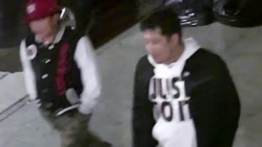 VIDEO: Man, 28, struck with glass bottle in Brooklyn robbery; suspects sought
