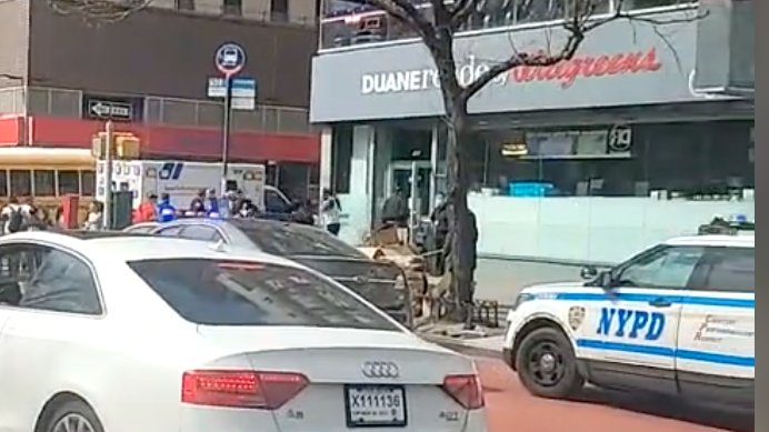 Boy, 16, critically injured in stabbing near LES Duane Reade; no arrests: police
