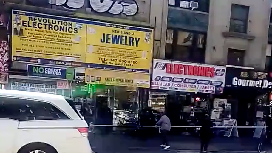 Man shoots himself after attempted robbery in the Bronx; 2 flee scene