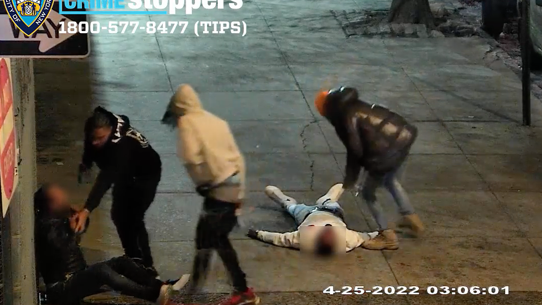 VIDEO: 2 sought after victims punched, body slammed in Manhattan robbery spree