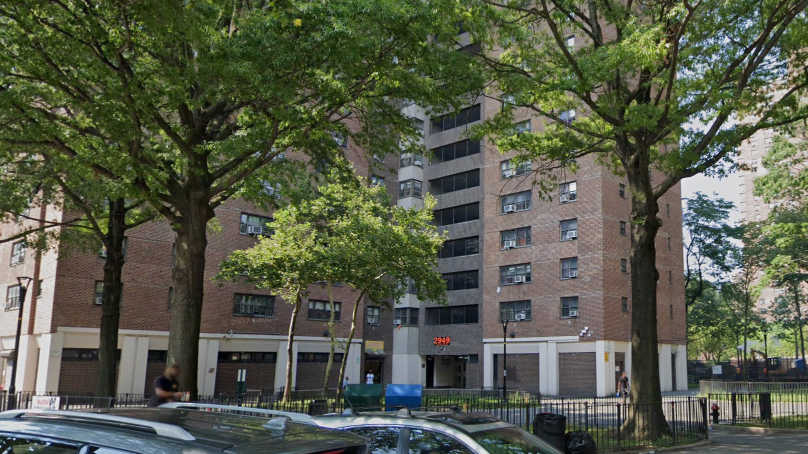 Man, 46, found shot to death in front of Washington Heights NYCHA building