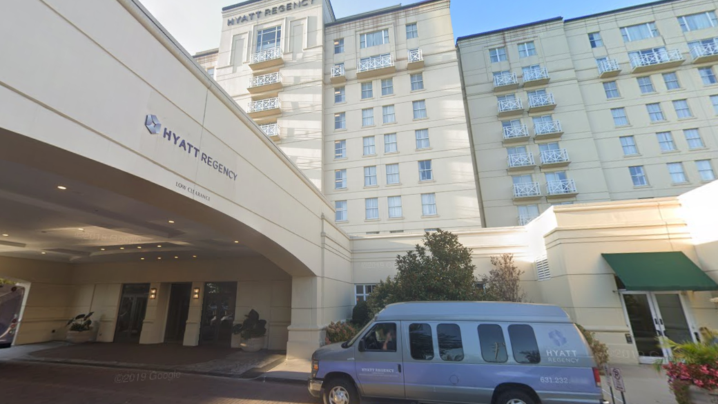 NJ man critically injured in 9-story fall from LI Hyatt Regency balcony