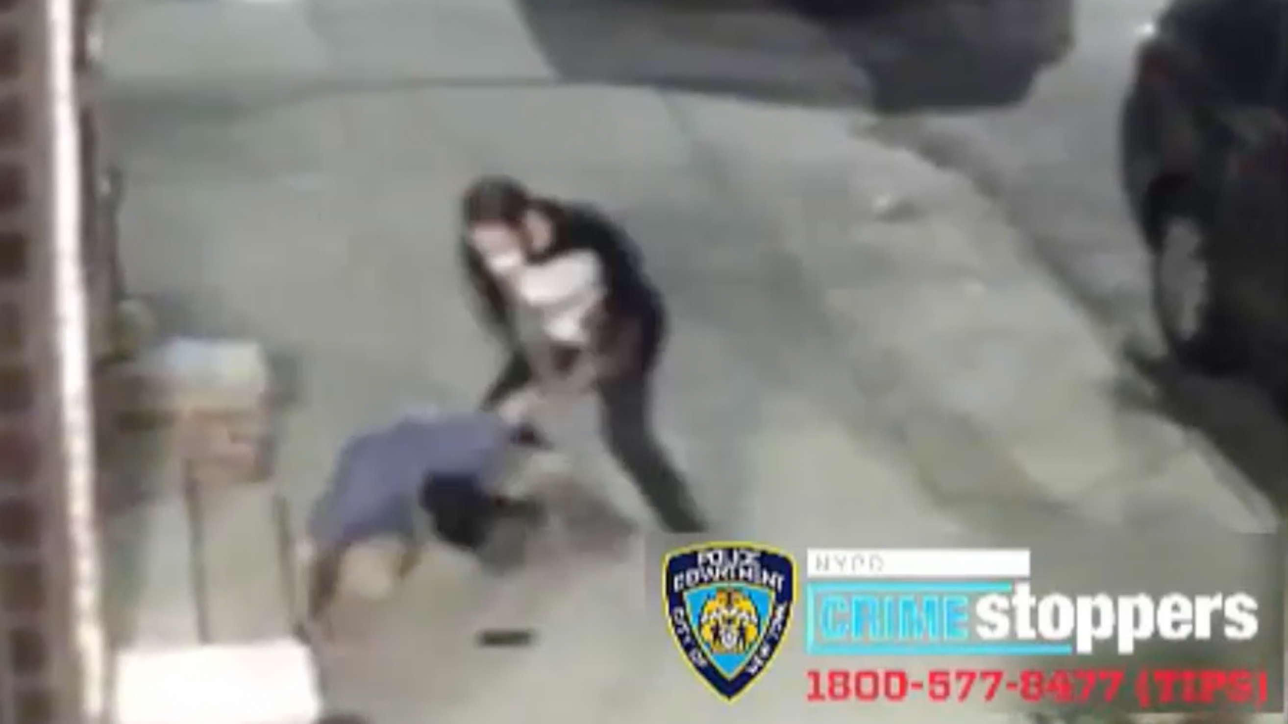 VIDEO: Attacker beats, robs man sitting on stoop of Brooklyn building