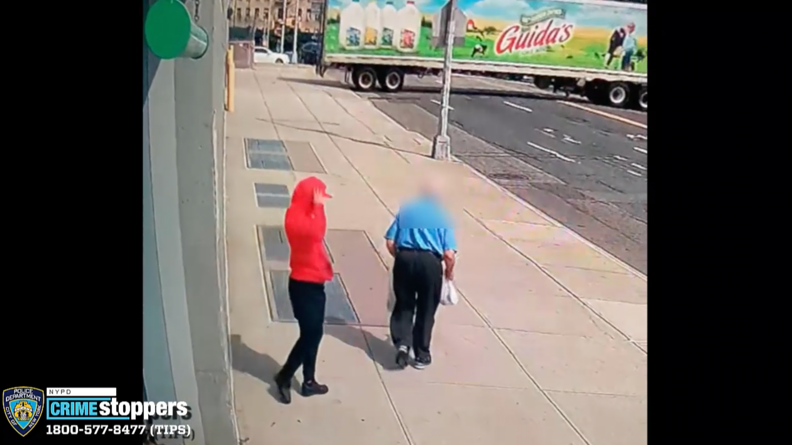 VIDEO: Thief robs man, 79, as he exits Bronx shopping plaza, suspect sought