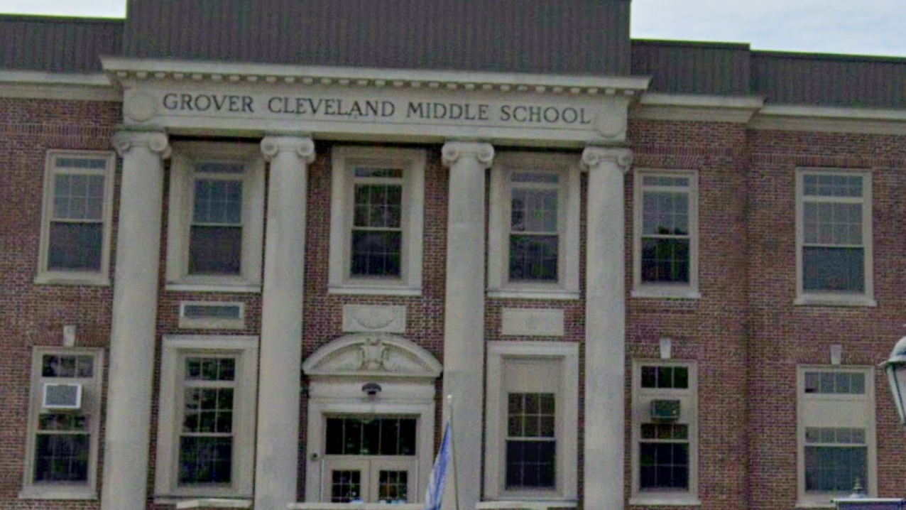 Student who scrawled antisemitic graffiti, threatened NJ middle school won't finish term
