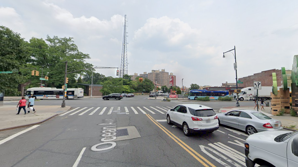MTA driver stabbed, slashed by man who ripped door off bus near Prospect Park