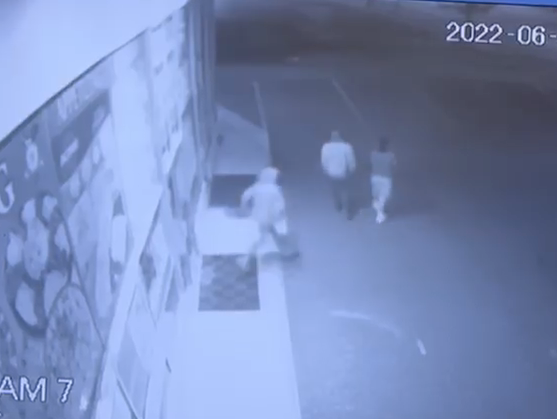 Surveillance video shows people breaking into Bagel Master in Syosset early Tuesday morning