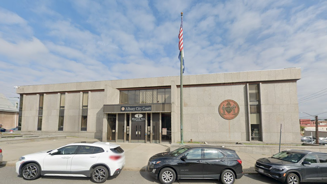Hundreds of cockroaches released in NY courtroom