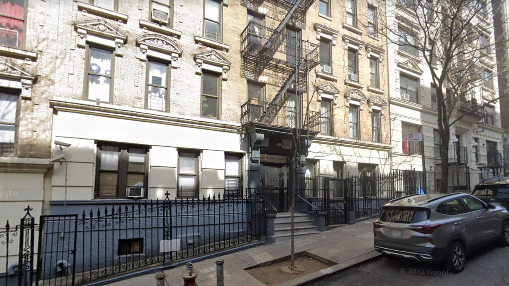 Suspect in custody after 79-year-old woman found fatally stabbed in Harlem apartment