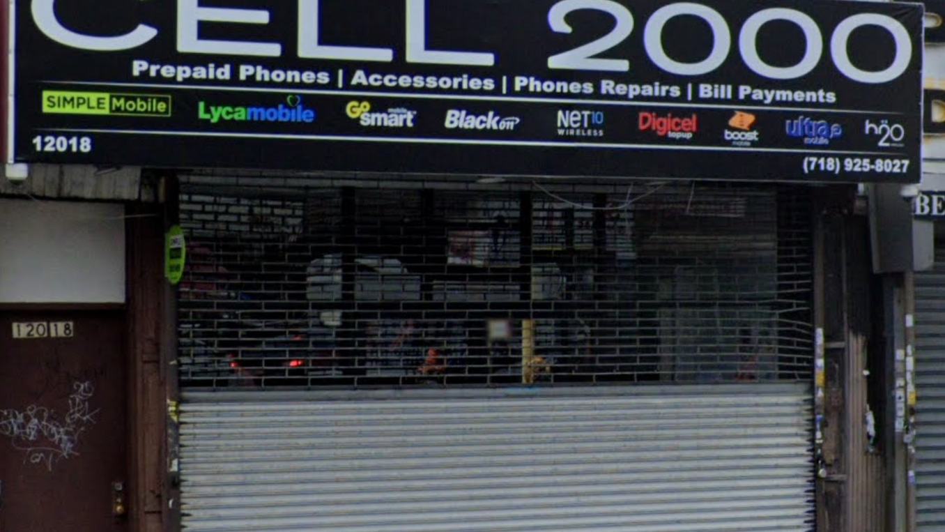 2 officers injured during attempted robbery in Queens